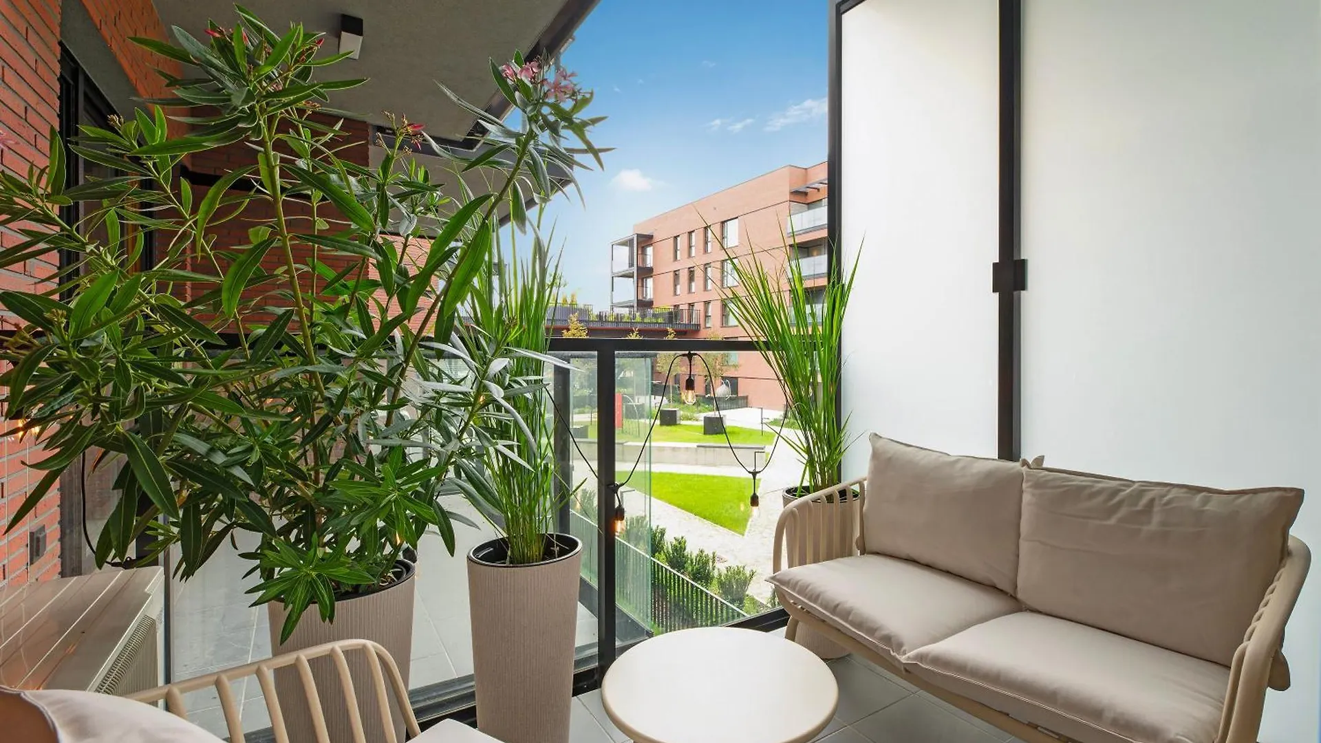 Jacuzzi Mirror Suite By Downtown Apartments 格但斯克