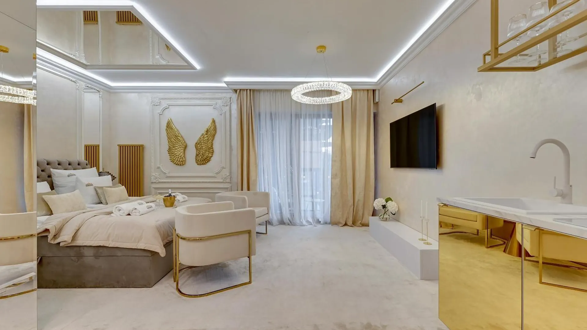 Jacuzzi Mirror Suite By Downtown Apartments 格但斯克