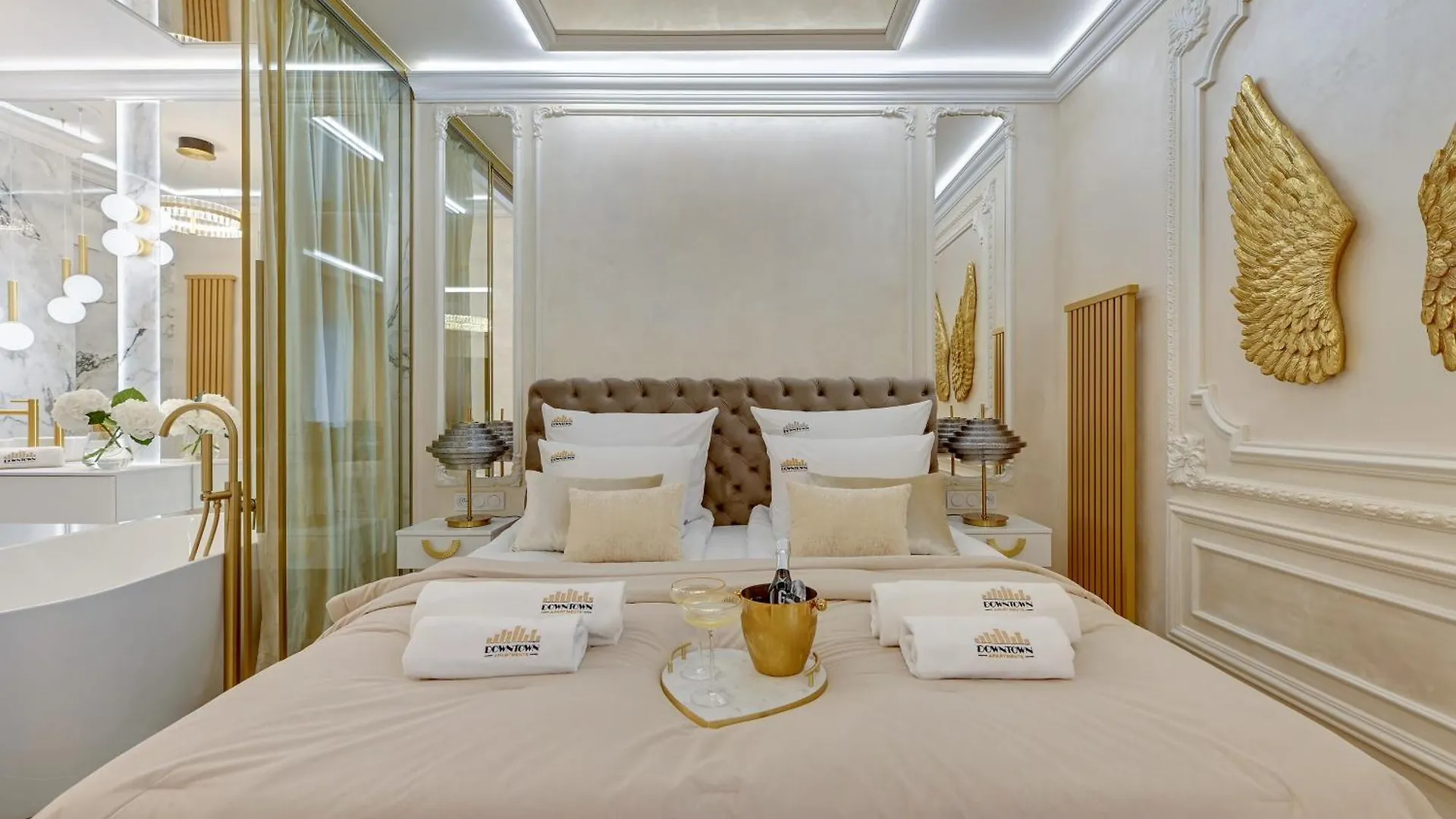 Jacuzzi Mirror Suite By Downtown Apartments 格但斯克