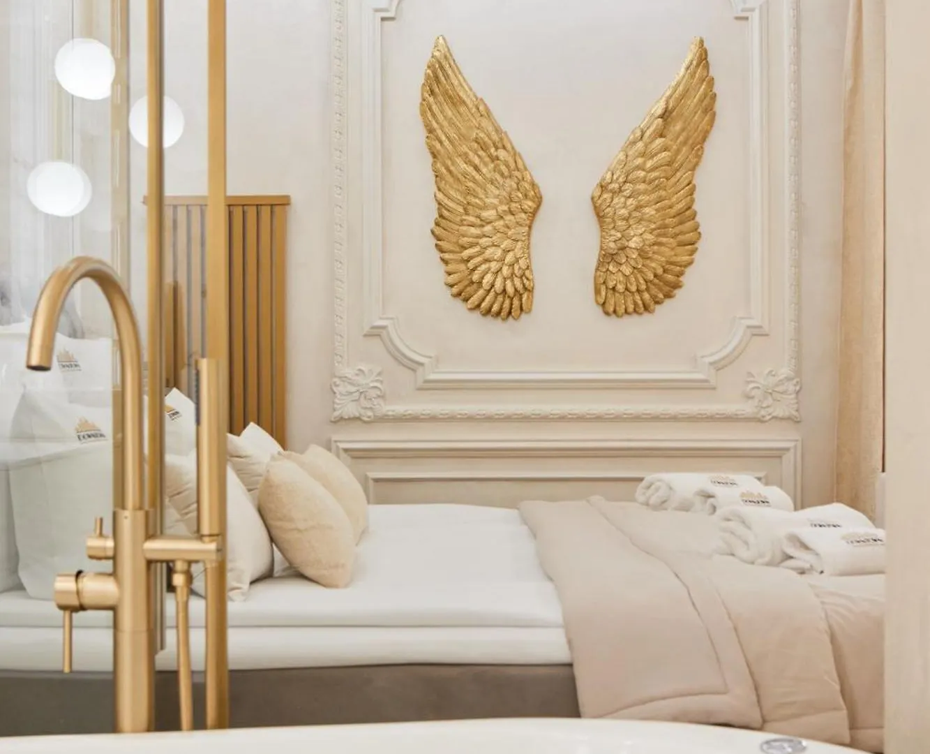 Jacuzzi Mirror Suite By Downtown Apartments 格但斯克