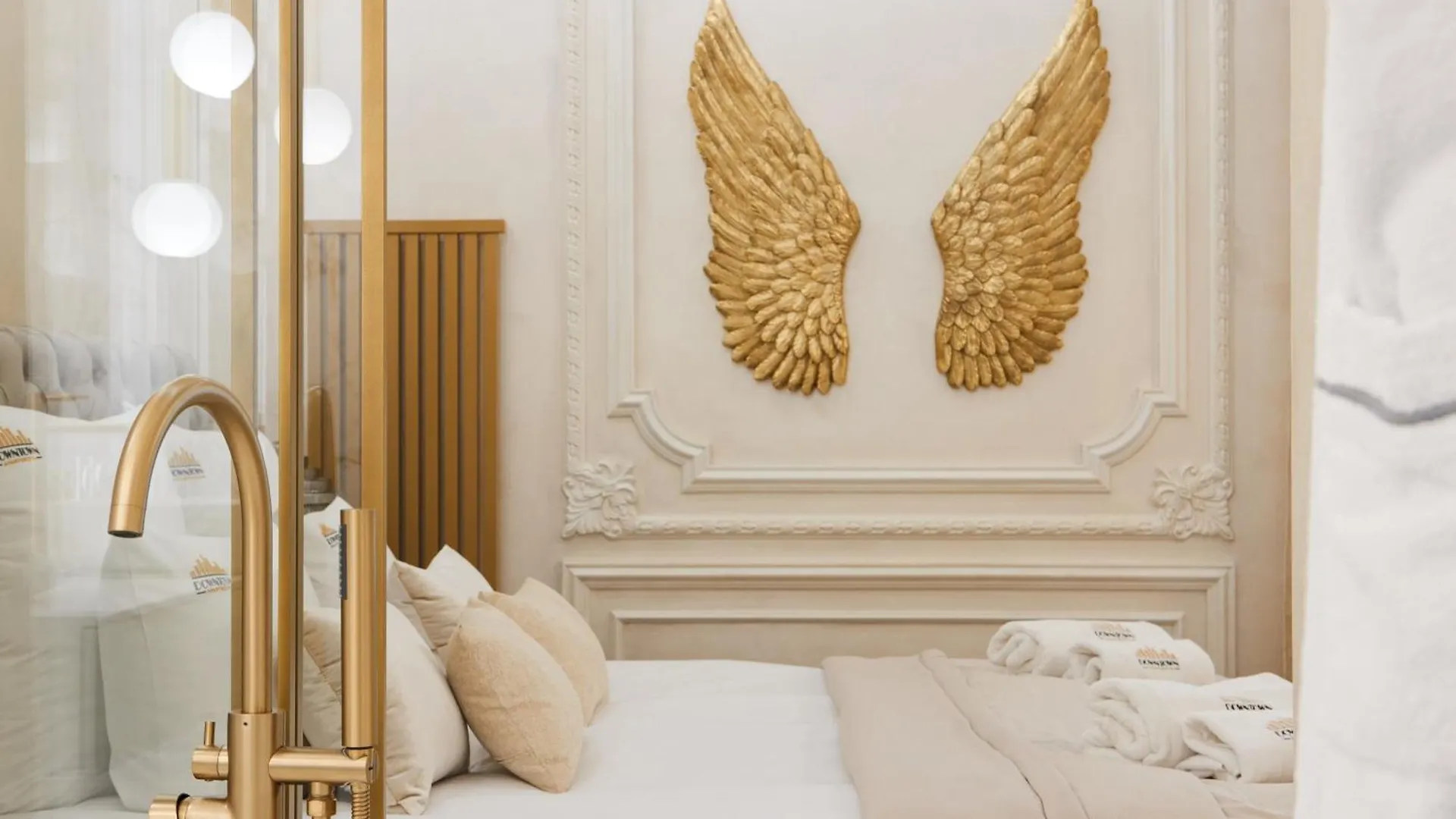 Jacuzzi Mirror Suite By Downtown Apartments 格但斯克
