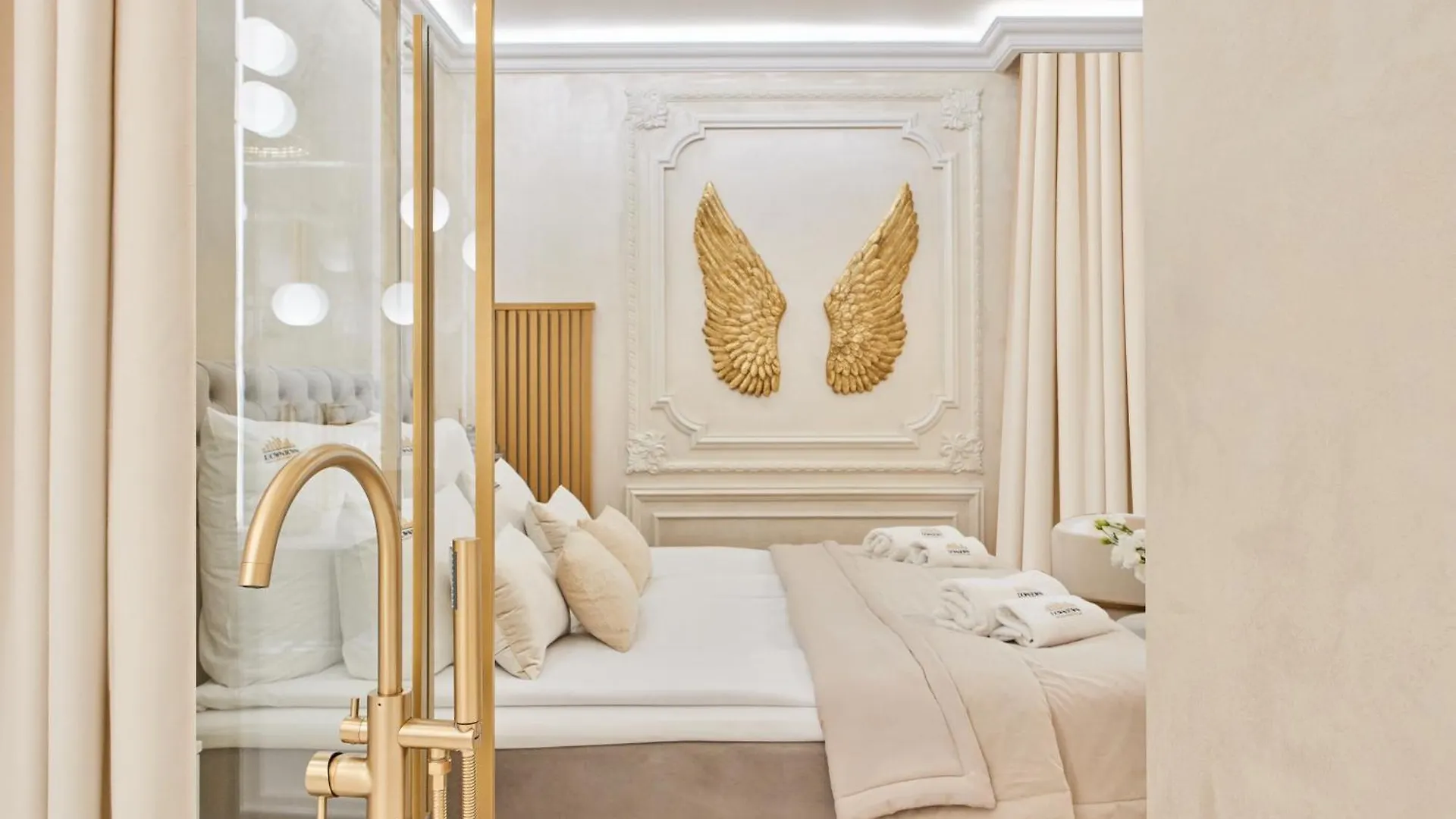 Jacuzzi Mirror Suite By Downtown Apartments 格但斯克