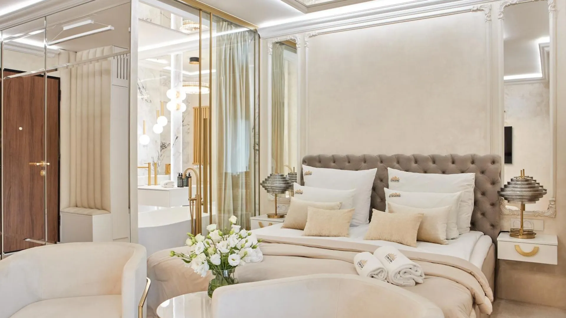 Jacuzzi Mirror Suite By Downtown Apartments 格但斯克